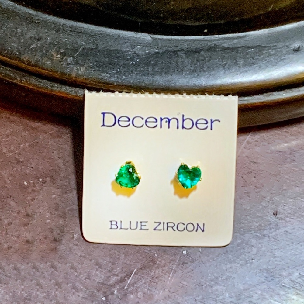 NWT ❤️ Gold plated crystal heart studs for birthday- DECEMBER